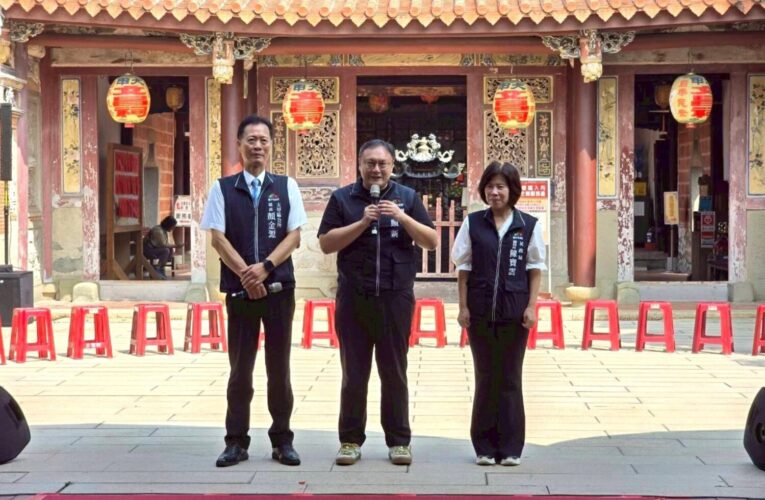 大甲百年文昌祠化身幸福舞台　12對銀髮夫妻重溫婚紗夢 鄭副市長讚許最美家庭典範