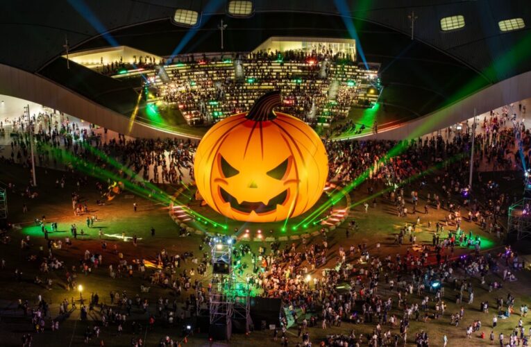 22公尺巨型南瓜點亮衛武營！2025年高雄萬聖節「大南瓜」360度燈光秀開演