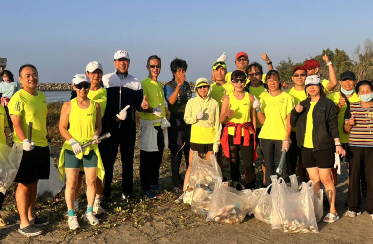 臺南古都馬拉松 20 週年 百位跑者淨灘守護海洋​