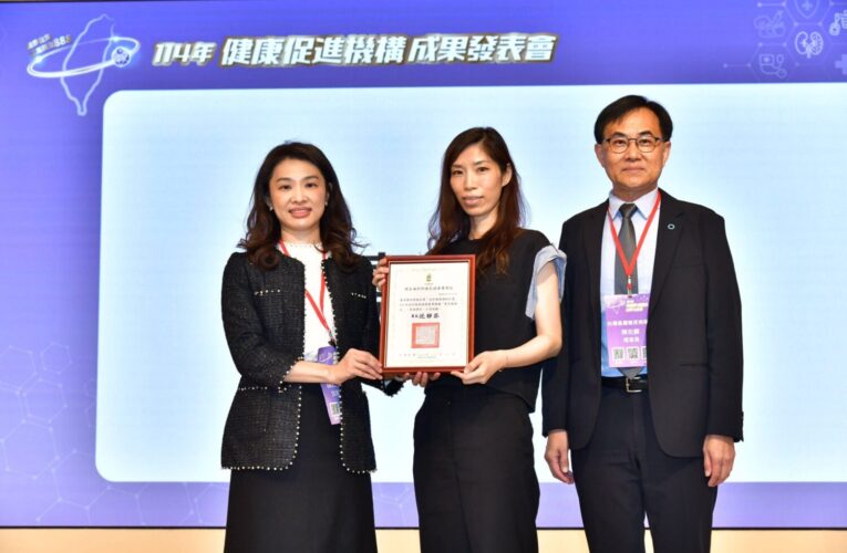嘉義縣嘉安藥局　獲全國戒菸績優機構整合服務王