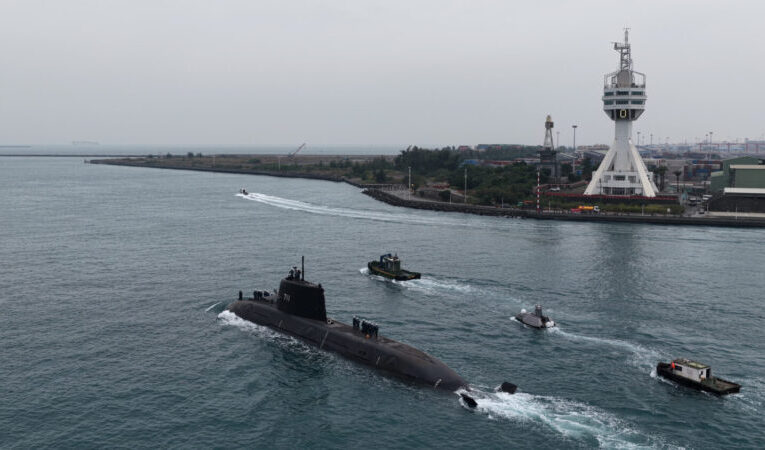 台船:海鯤艦第四次浮航測試成功