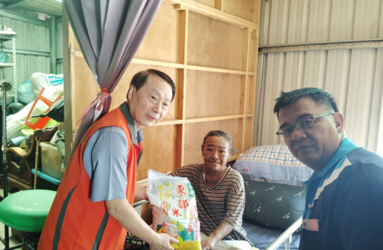 屏東榮服處偏鄉訪視榮民眷 關懷送暖致贈日常物資