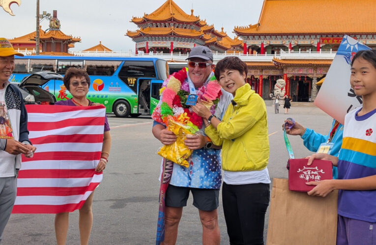 美生命鬥士Brad Kelley台南戰1130公里極限鐵人    陳亭妃陪跑最後一圈：台南為勇氣喝采