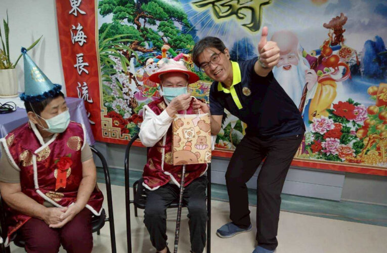 佳里榮家11月慶生 住民歡欣開唱熱鬧溫馨