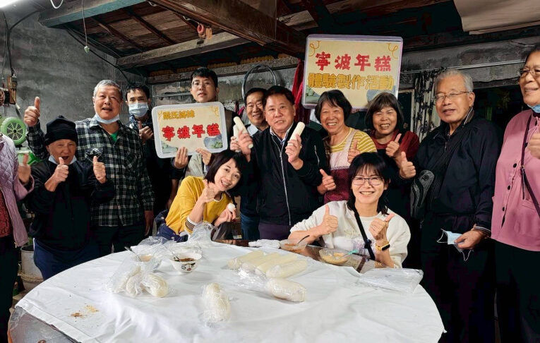 花蓮榮家大陳社區暖心交流 長輩揉出記憶年糕香