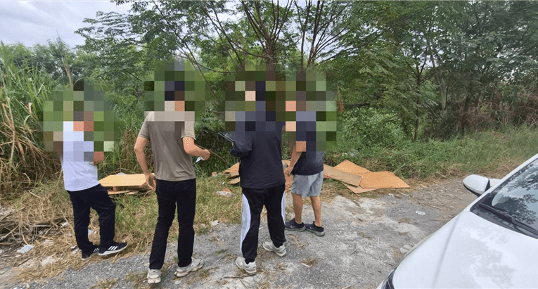 棧板亂丟貓羅溪河岸！彰化警循線揪出自小貨車　業者坦承:因貪一時之便