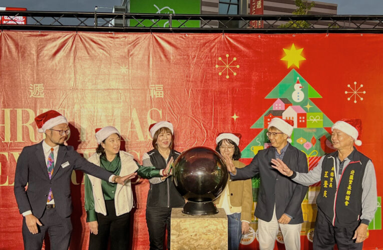 新光三越台南小北門耶誕地標點燈 公益認領 ＋ 免費小火車同歡