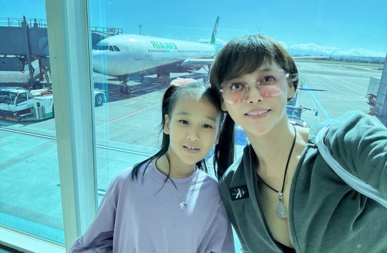 克服五層樓高滑梯！李沛綾「頂艇」帥翻！單獨帶女兒出國實施「魔鬼獨立特訓」