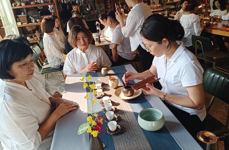 茶煙起，敬土地！嘉市社大成果展讓您「聽見茶的故事」