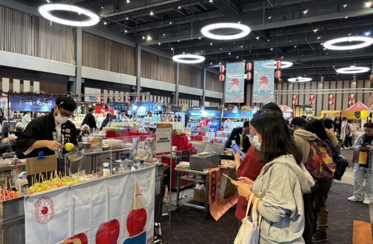 新光三越高雄左營店獨家　耶誕暖心送禮傳遞幸福　人氣作家簽書會　話題動漫祭