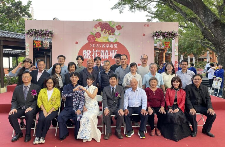 綠蔭紅毯超浪漫！高雄新客家園區21對新人攜手客家婚禮