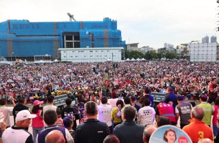 邱議瑩造勢5萬人爆場！跨派系最大合體、扁蘇獻聲力挺「最強母雞」