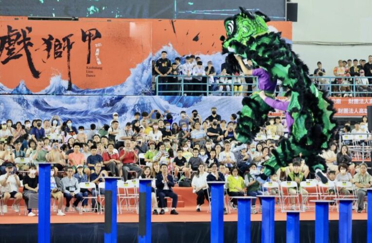 高雄活動精彩多元 陳其邁市長賞戲獅甲、品鹹酥雞、逛青年攤車市集