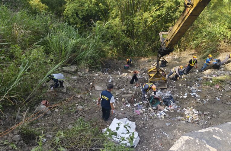 環保局火速清理月世界垃圾 檢警掌控嫌疑人擴大偵察