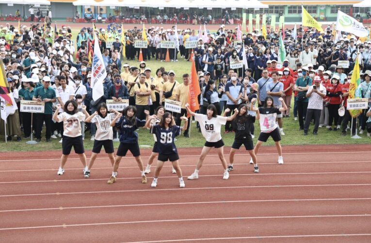 台南FUN運動！全民趣味運動嘉年華熱力登場 黃偉哲與3千市民齊聚體育場