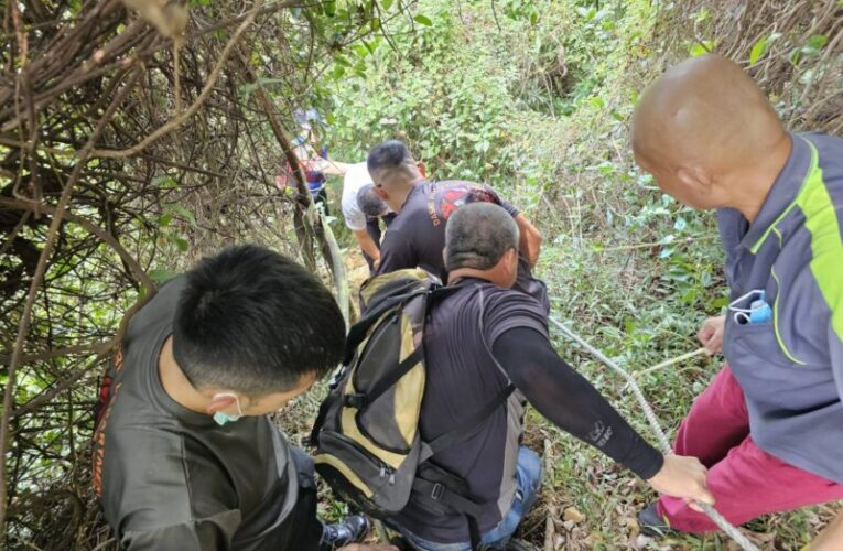 觀音山登山客身體不適　消防大社分隊籃式擔架人力接駁救援