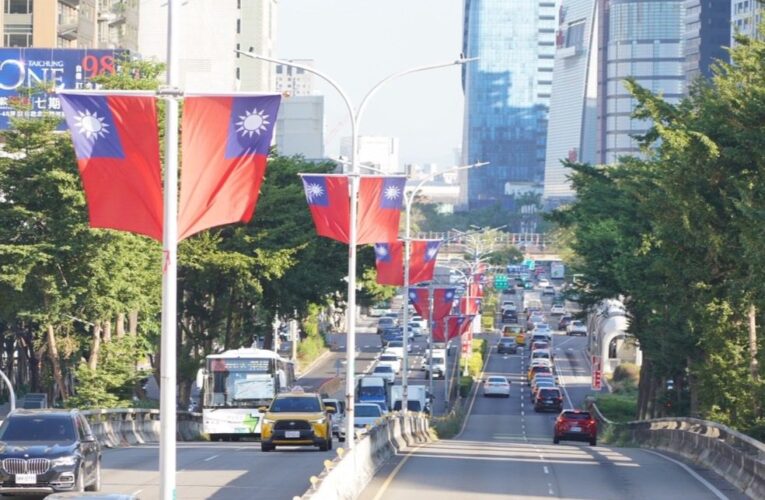 迎接2026新年序幕！　台中國旗旗海齊揚 行憲紀念日、元旦雙節同慶　城市風貌煥然一新