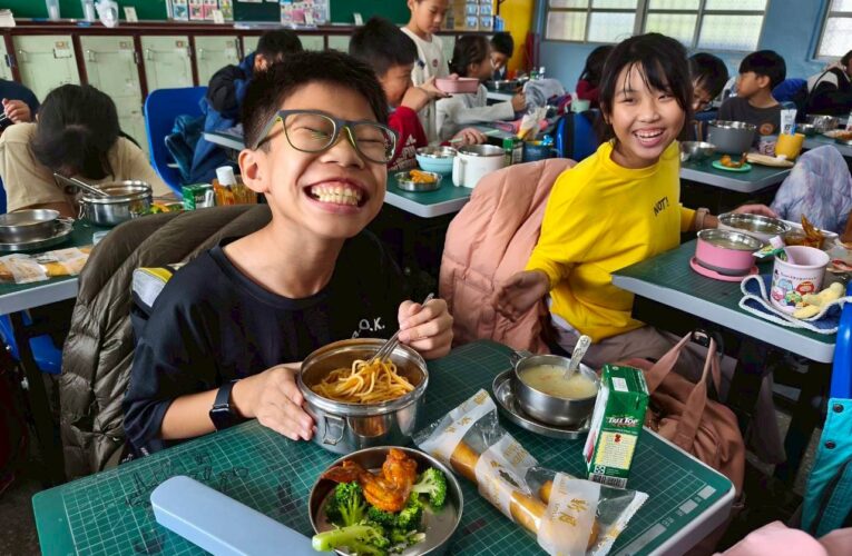 聖誕鐘聲響 餐桌添驚喜 臺南各校發揮巧思打造節慶特色午餐 傳遞健康與祝福
