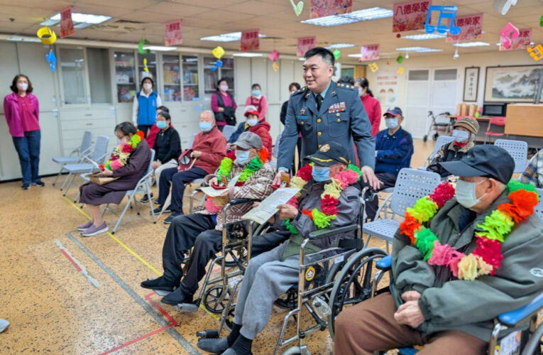 八德榮家舉辦抗戰勝利80週年典禮　頒授紀念章致敬6位長輩功在國家