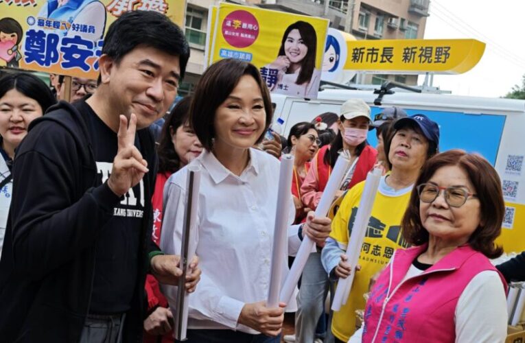 柯志恩發年曆人氣旺 誓言明年入主市府宣誓就職