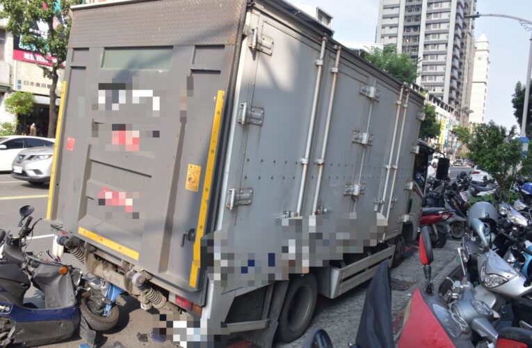 高雄巡佐查案     疑鬼遮眼撞違停貨車亡