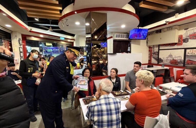 大甲警蔣公路夜市開講 分局長推動「餐桌宣導」防詐交安無國界