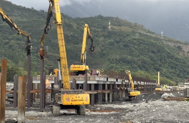 台9線馬太鞍溪鋼便橋搶修超前　交通部慰勞工班盼下月底完工