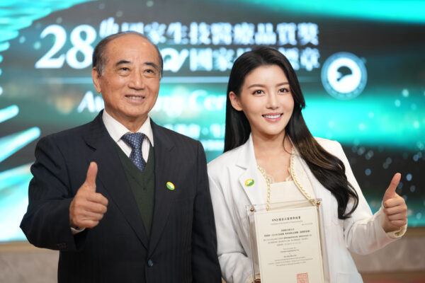 高敏敏營養師 創辦 MinVita百卡餐 獲選 SNQ 國家品質標章肯定