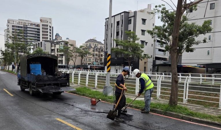 仁武區北屋南街道路龜裂 工務局立即查處釐清修復