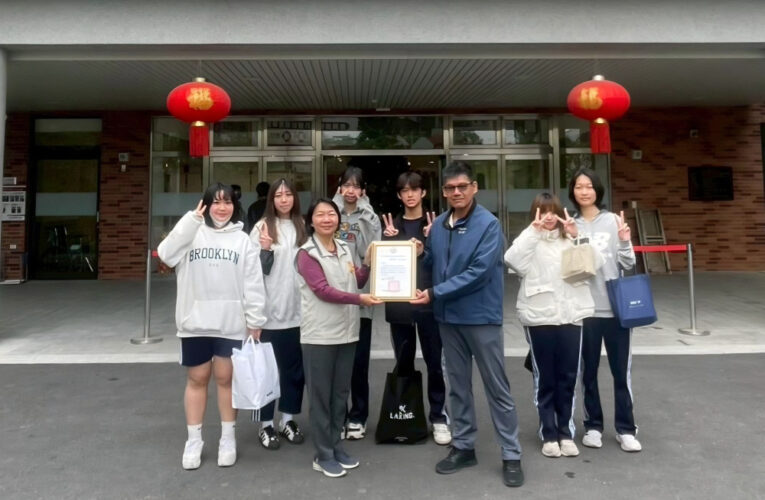 臺南榮家感謝善心歲末義剪 住民長輩樂享換新髮迎新年