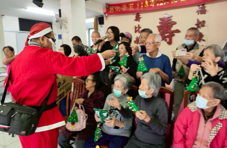 彰化榮家長輩巧手迎耶誕 創作專屬「毛線聖誕樹」