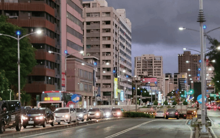 中正地下道東向外側快車道封閉10小時 辦理抽水井旁鋪面修補清理作業