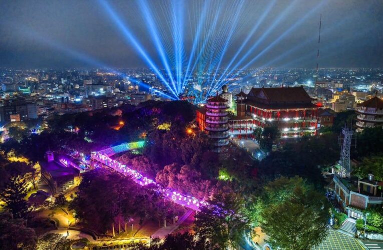 2026彰化月影燈季繽紛登場　八卦山風景區變裝成跳跳馬戲團　櫻桃小丸子陪伴大家歡樂迎接新年