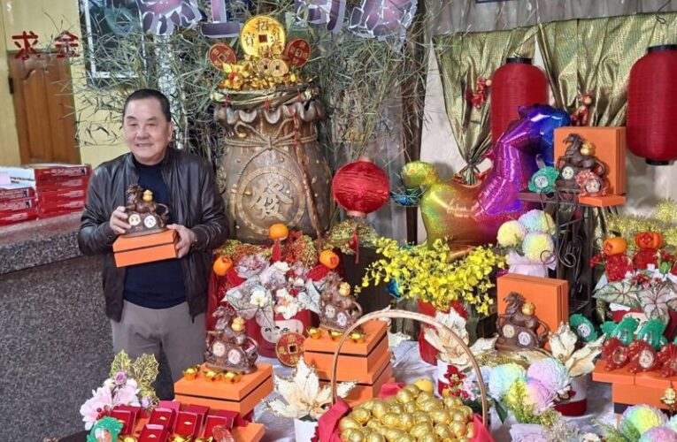 紫南宮馬年錢母馬背載金元寶 象徵財運奔騰、滿載而歸