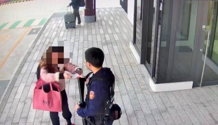 永康分局強化場站守望勤務  高中生手寫卡片致謝員警