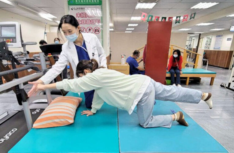 桃竹苗分署支援青年就業計畫助一臂之力　待業女大生成為物理治療師