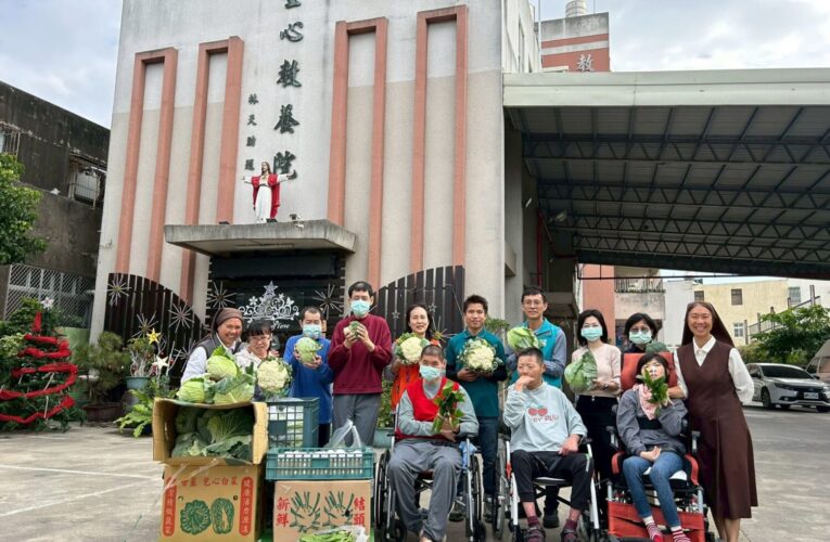 嘉義青創公司「青穎蔬果」回饋社會　攜手勞青處贈蔬菜傳愛心