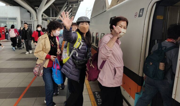 台灣高鐵關懷丹娜絲風災長者 溫馨高鐵之旅撫慰受創心靈