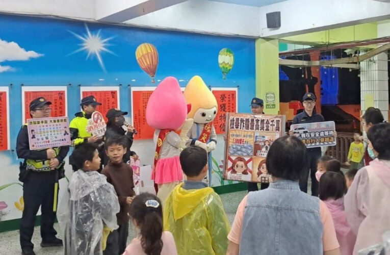 紙風車劇團枋山演出   枋寮警創新宣導識詐與交通安全