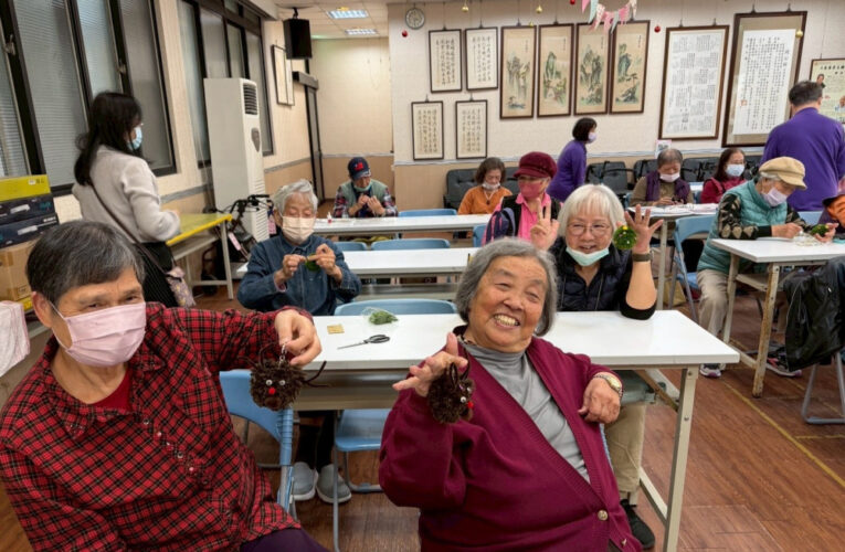 中彰榮家手作聖誕銀齡  串起友善人際溫暖