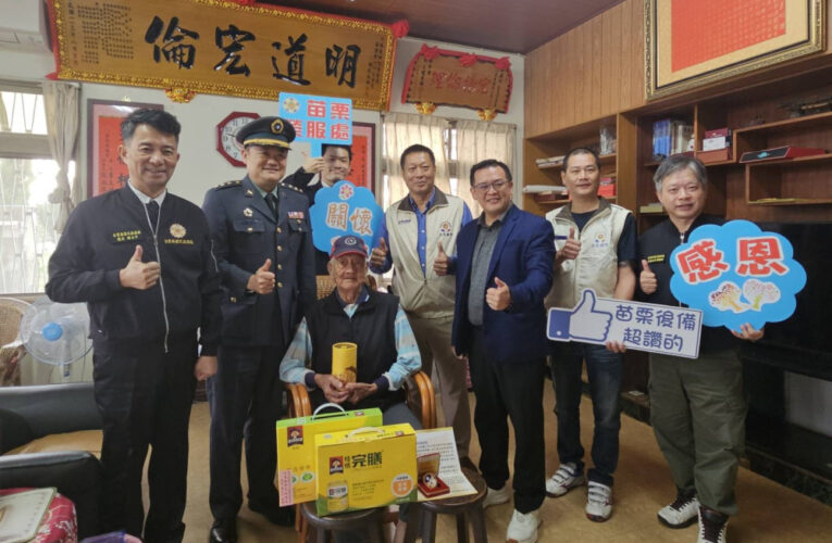 苗栗後備指揮部×榮服處致贈抗戰紀念徽章 向老英雄致敬