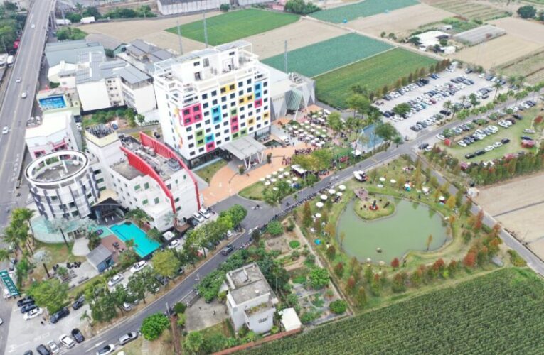 南科贊美酒店聖誕方程式市集　湖心煙火秀點亮永續節慶