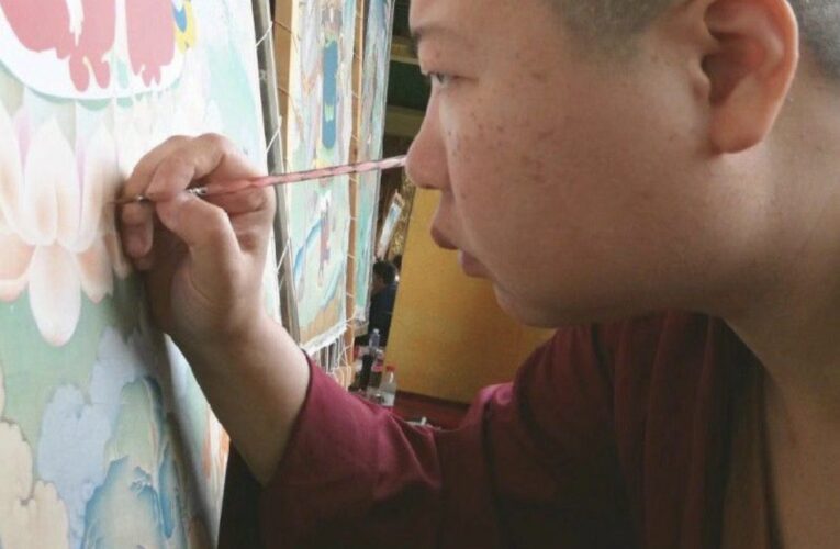 用藝術修行、以色彩與大眾對話；畫家，持明法解《大同世界》個人創作展12/26，將於京倫會所登場