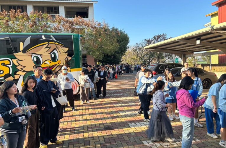 台鋼雄鷹職棒隊飛入南投「三光國中」　與偏鄉球員一起築夢起飛