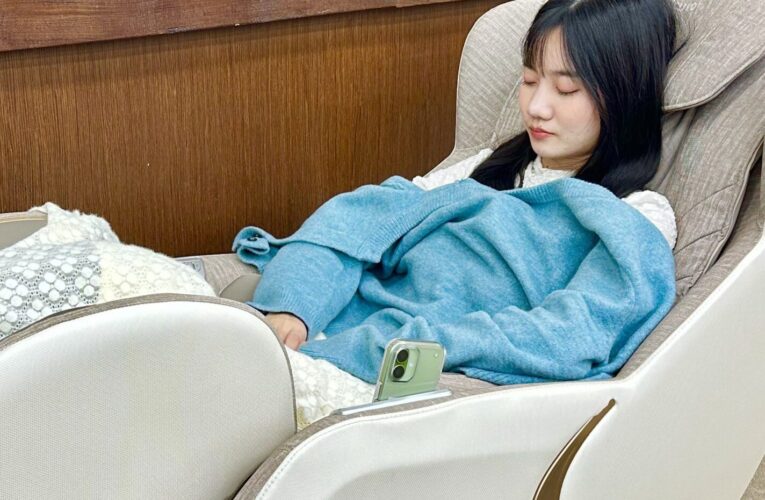 從大學生到長者都淪陷！暨大圖書館「按摩椅」　圈粉無數