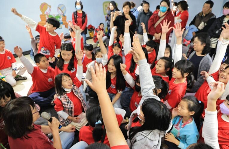 嘉仁里親子兒童圖書館啟用　謝國樑盼閱讀走入社區、陪伴孩子成長