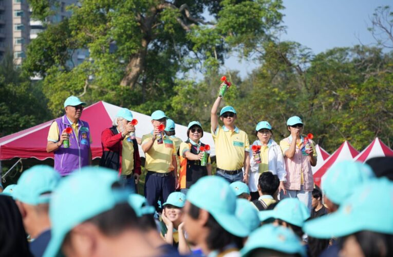 「60家扶情 南高攜手行 用愛守護 希望童行」 　南高雄家扶60週年健走大會師