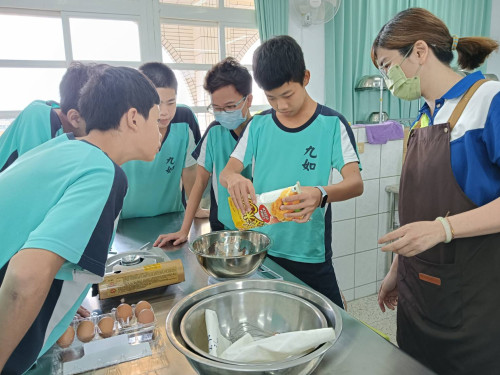 屏縣府合作台塑企業王長庚公益 從在地產業到高科技扎根技藝教育