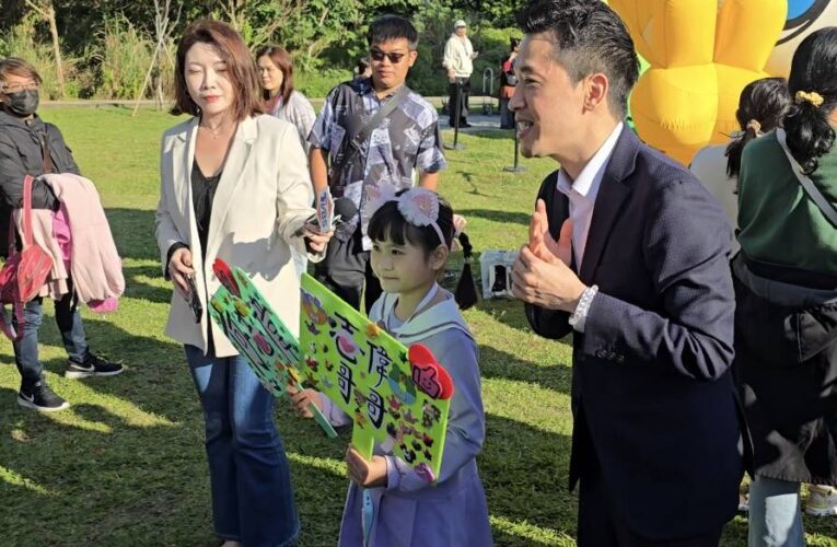 小粉絲獻愛心手作　何志偉現「跨齡」吸引力