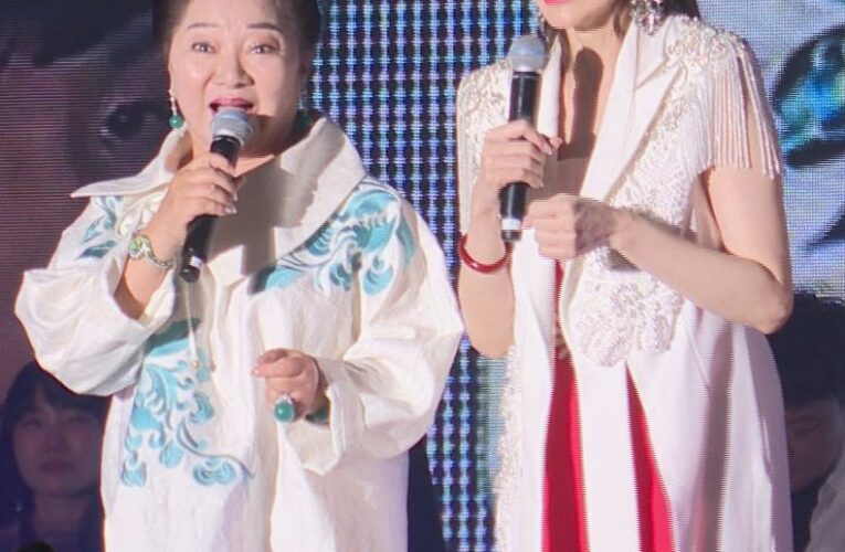 楊惠絜生日開唱 白冰冰到場相挺 爸爸 妹妹輪番上台合唱